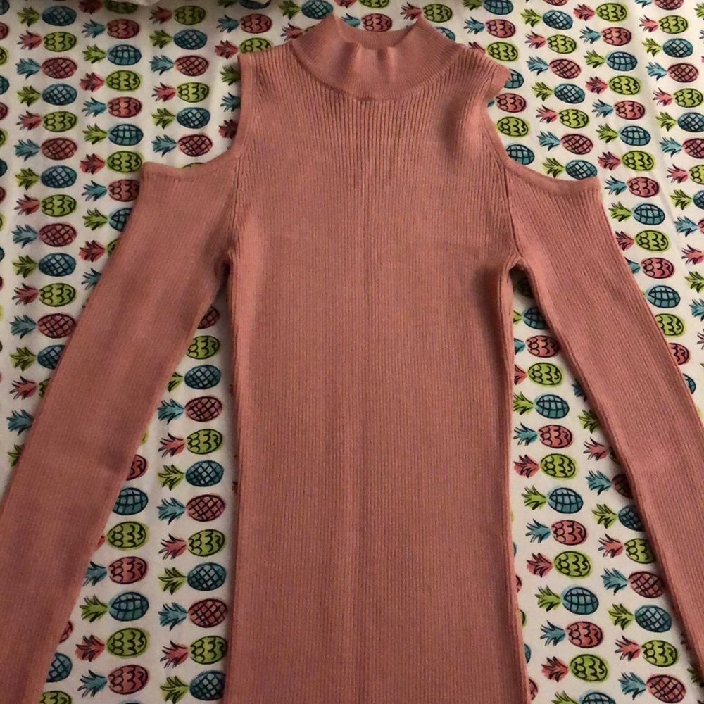 Long fitted light pink dress